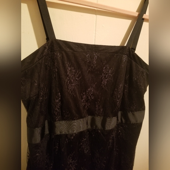 Lace mini spaghetti strap dress - Picture 2 of 3